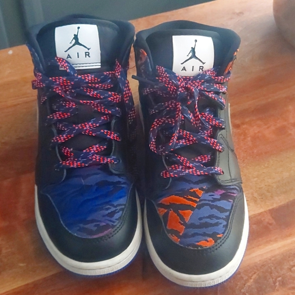 Air Jordan 1 Mid SE GS Tiger stripe